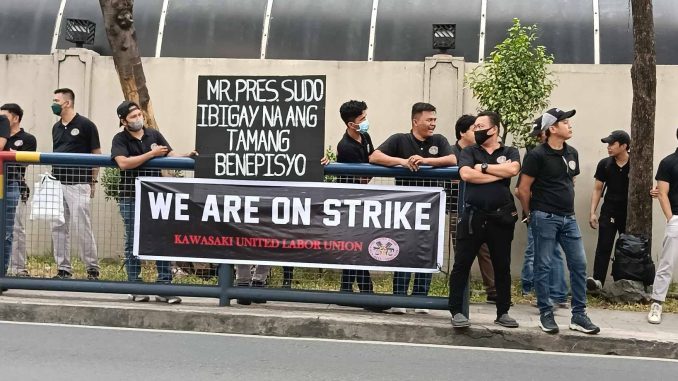 kasawaki-employees-on-strike